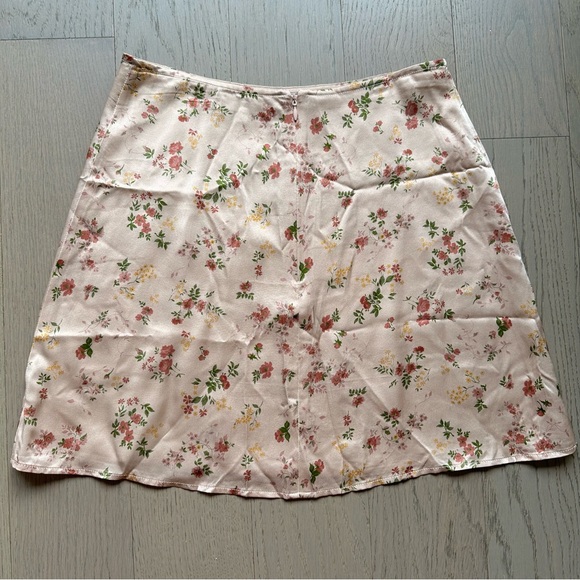 Reformation Benson Floral-Print Silk-Satin Mini Skirt in Vivian - Picture 6 of 9